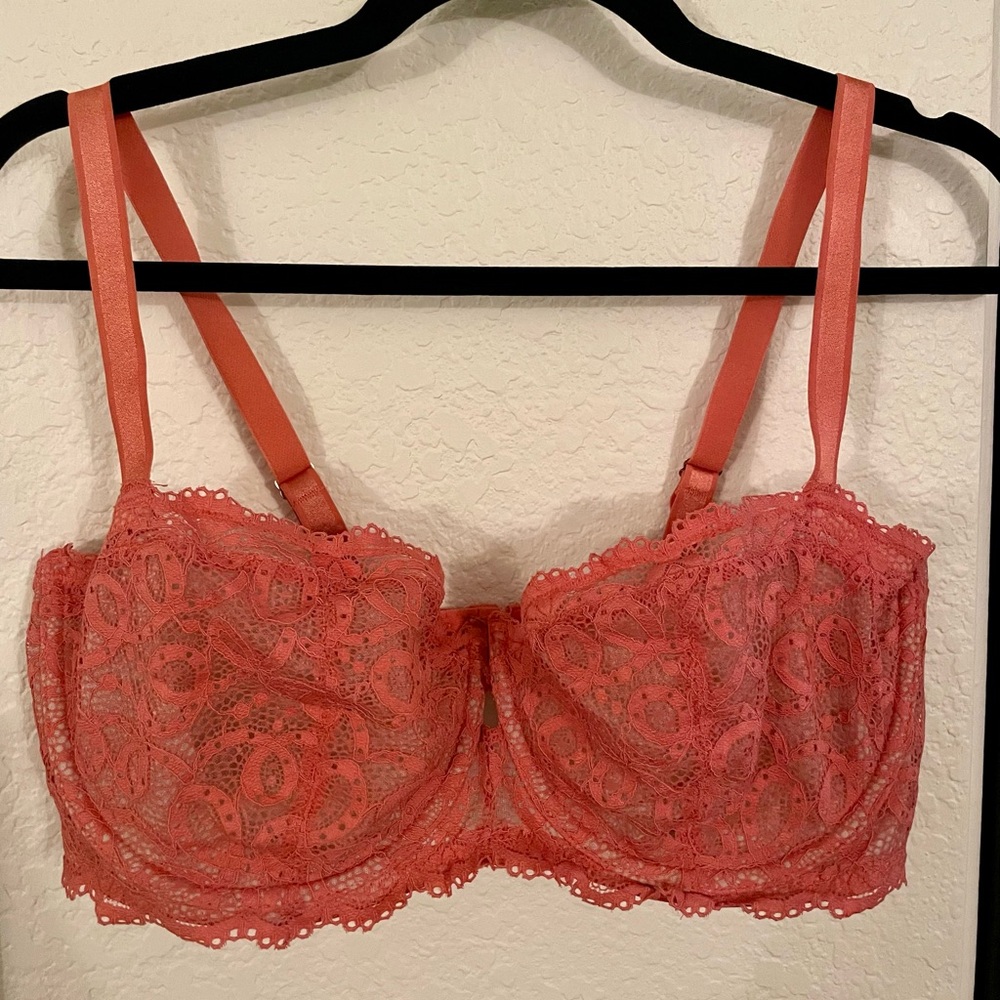 Beautiful coral lacy bra Fredrick’s of Hollywood